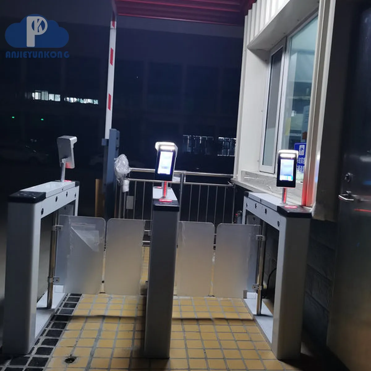 武汉人脸识别通道闸 通道通行场景(湖北安捷云控)