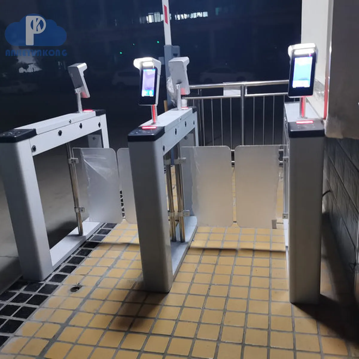 武汉人行通道闸防尾随 现场安装实拍(湖北安捷云控)