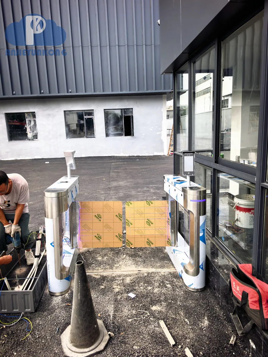 武汉速通门翼闸区别 闸门开合特写（湖北安捷云控）