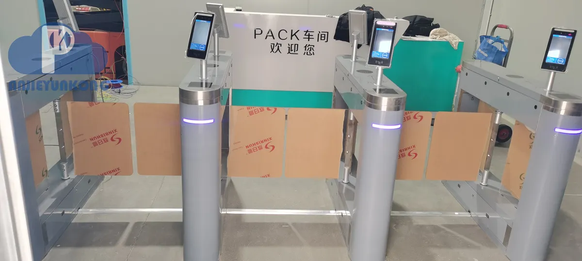 武汉写字楼翼闸门禁 闸门开合特写(湖北安捷云控)