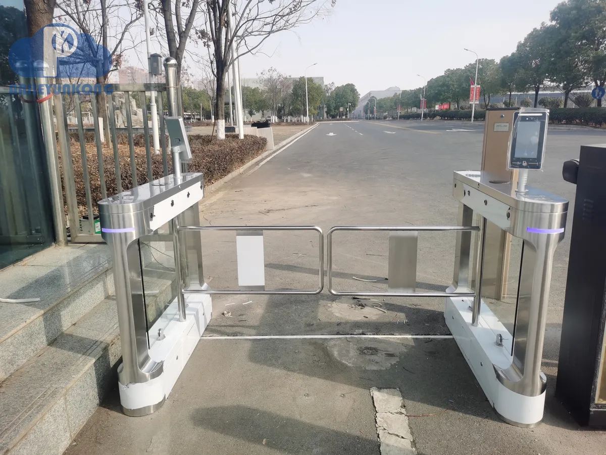 武汉速通门翼闸区别 现场安装实拍（湖北安捷云控）