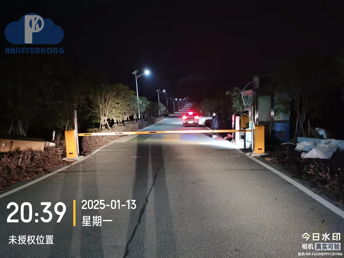 武汉停车场缴费系统选型 出入口设备特写(湖北安捷云控)