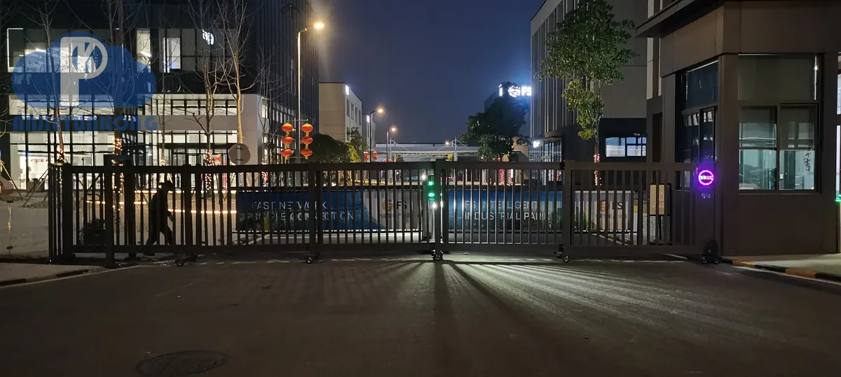 武汉段滑门导向轮 运行场景（湖北安捷云控）