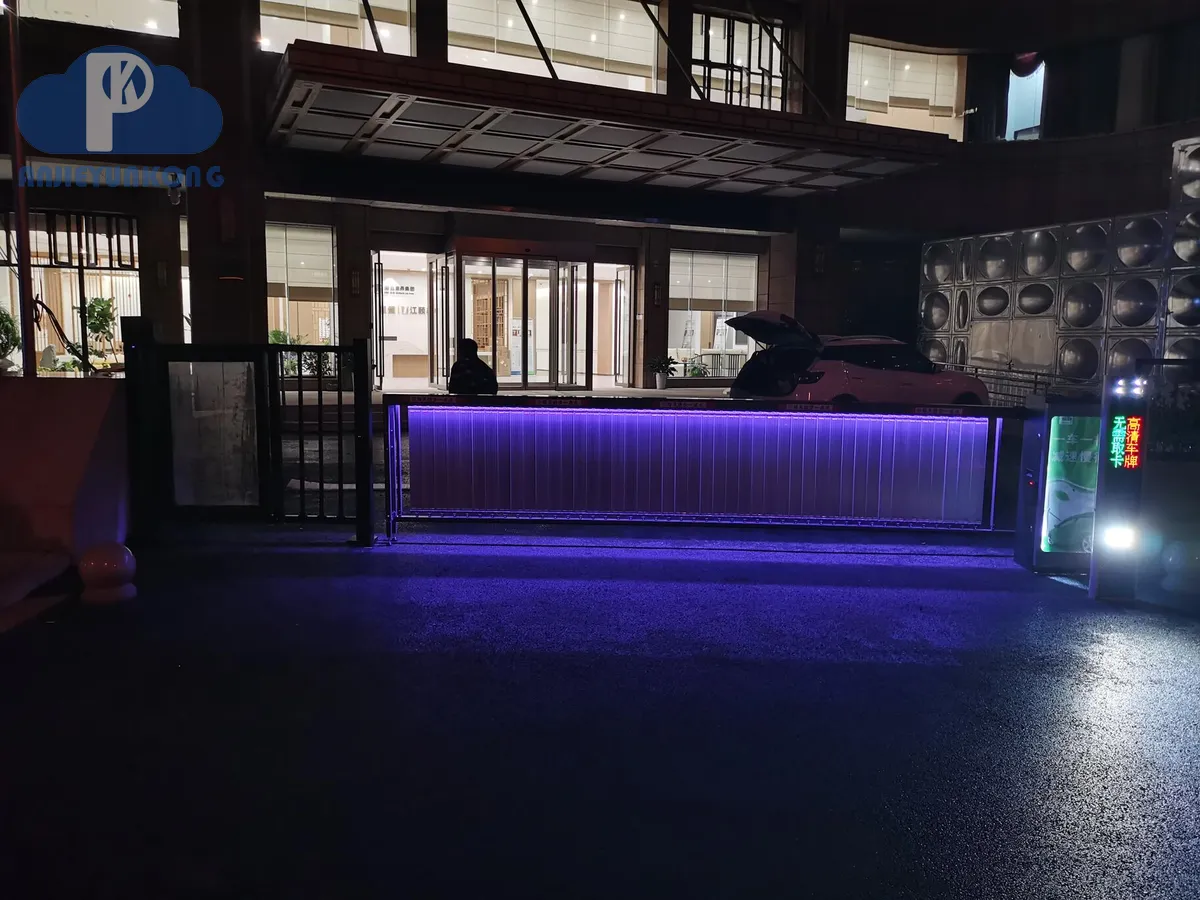 武汉广告道闸 起落杆运行场景(湖北安捷云控)