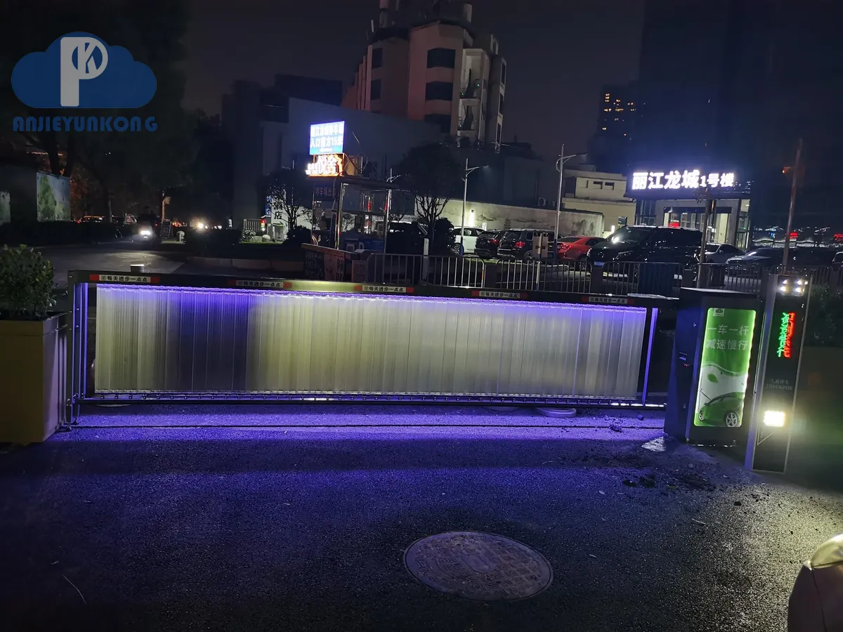 武汉广告道闸 现场安装实拍(湖北安捷云控)