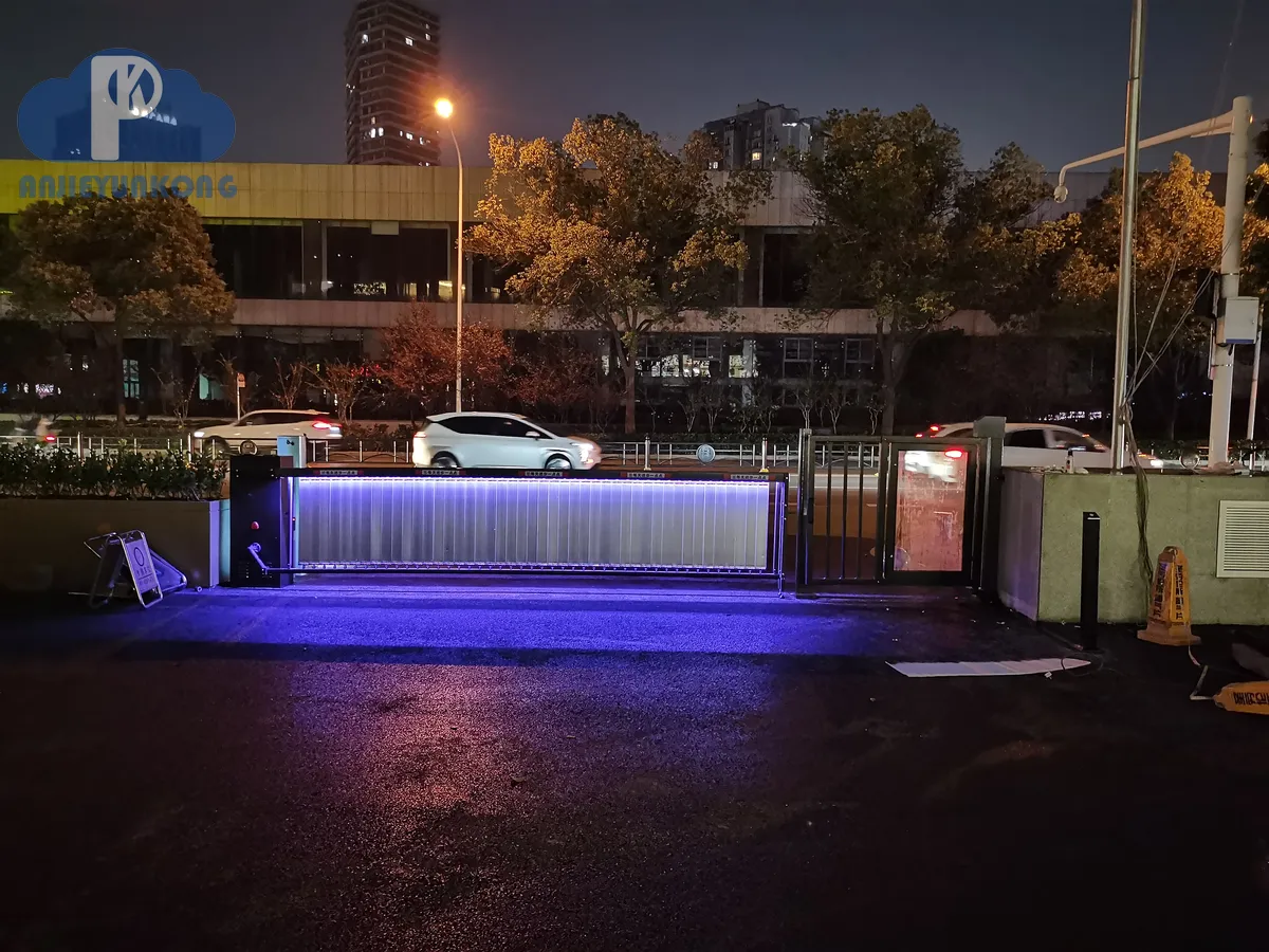 武汉广告道闸选型 起落杆运行场景（湖北安捷云控）