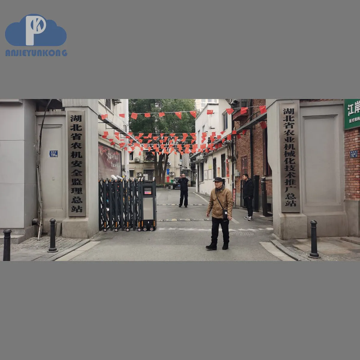 武汉伸缩门控制箱防水 厂区运行场景（湖北安捷云控）