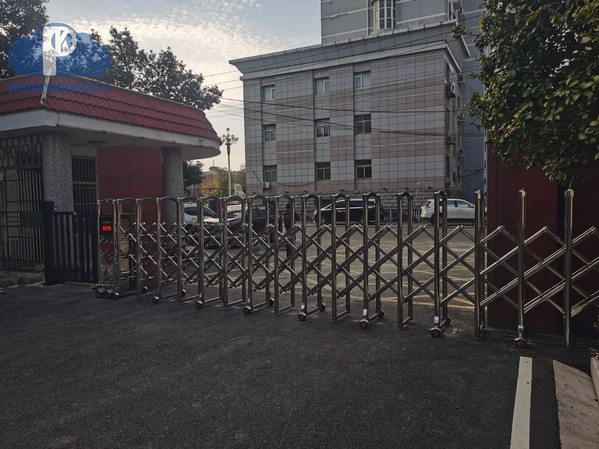 武汉伸缩门控制箱防水 现场安装实拍（湖北安捷云控）